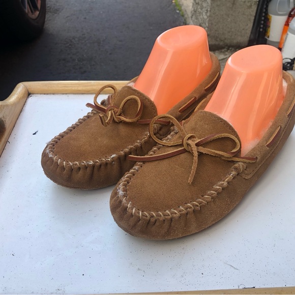 Minnetonka 3311 Women's Chestnut Tan Suede Leather Moccasin Slippers Size 9 - Picture 3 of 10